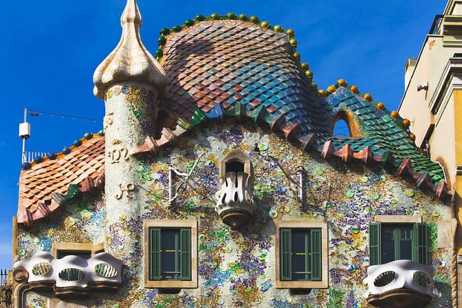 Sagrada Familia & Gaudi Tour Private or Small Group with Tickets - Gaudí houses on this route: what you get (and what you don’t)
