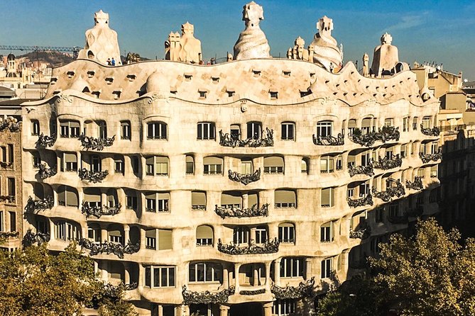 Sagrada Familia & Gaudi Tour Private or Small Group with Tickets - Subway ride included: small detail, big day-saver