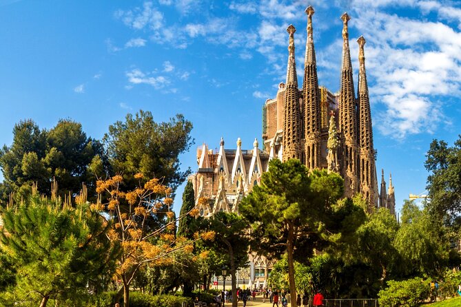 Sagrada Familia : Guided tour inside Skip the line! - The apse: Marian devotion and where the liturgy centers