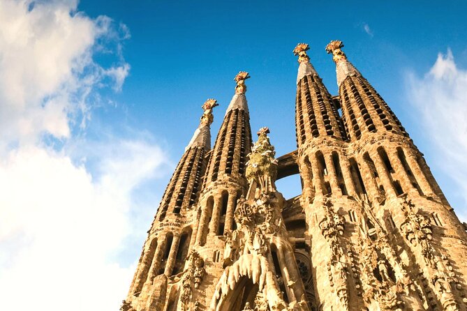 Sagrada Familia : Guided tour inside Skip the line! - Stop 3: the Holy Family Passion façade moment