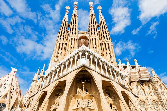 Sagrada Familia : Guided tour inside Skip the line! - Group size, vibe, and why this guide format works