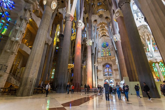 Sagrada Familia Guided Tour with Skip The Line Access - Construction in progress until 2026: seeing history as it happens