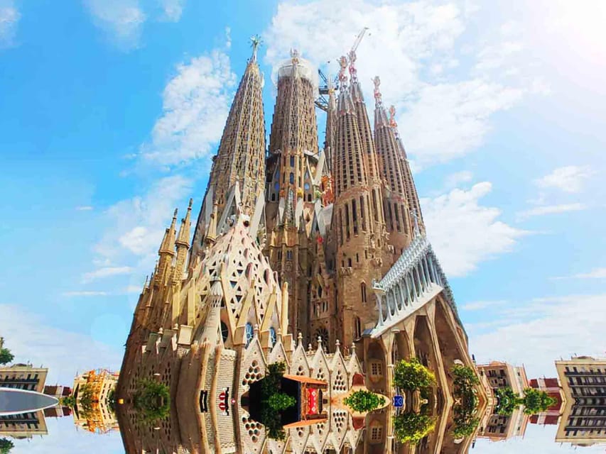 Sagrada Familia Guided Tour with Skip-the-Line Entry Ticket - Inside the basilica: lights, shadows, and the Alpha & Omega hunt