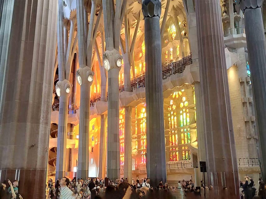 Sagrada Familia Guided Tour with Skip-the-Line Entry Ticket - Passing the parish and getting your free time: use it for photos and re-look