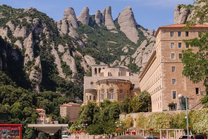 Sagrada Familia & Montserrat Small Group Tour with Hotel pick-up - Catedral De Barcelona and Small Squares You’ll Actually Remember