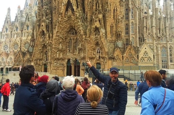 Sagrada Familia & Montserrat Small Group Tour with Hotel pick-up - Montserrat Abbey: The Black Virgin and the Stories of Catalonia