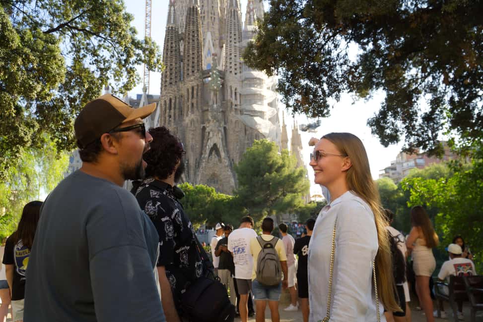 Sagrada Família & More: Barcelona Tour + Candy Tasting - How the 150-minute Sagrada Família and sweets route works