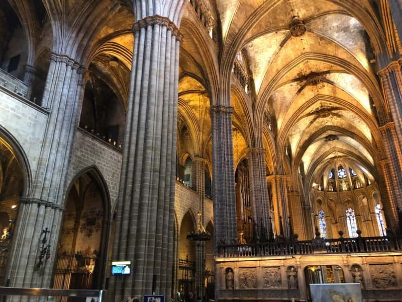 Sagrada Família & Park Güell Guided Tour with Transportation - Guides and Group Size: Why Small Groups Work Here