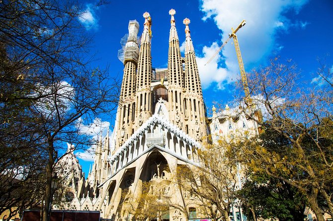 Sagrada Familia Private Guided Tour with Skip the Line Tickets - Outside Facades: The Fast Way to Understand Gaudí’s Stone Language