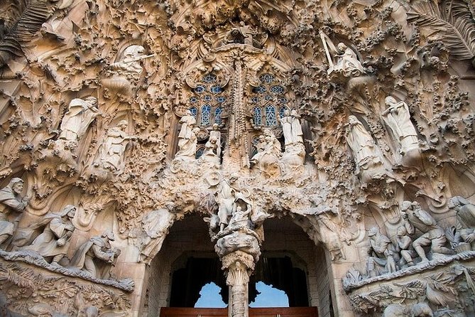 Sagrada Familia Private Tour with Expert Guide - Entering Sagrada Familia: what your guide helps you notice