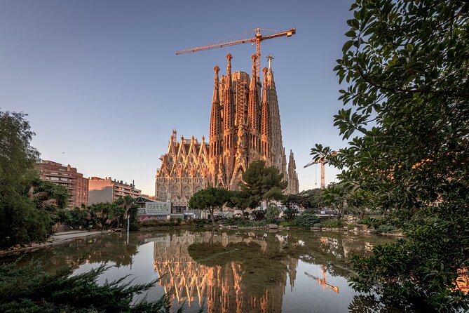 Sagrada Familia Private Tour with Priority Entrance - The 2-hour itinerary: what happens once you’re inside