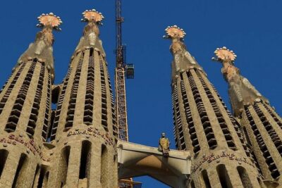 Sagrada Familia Private Tour with Skip-the-Line Ticket - The 2-hour plan: what happens after you meet