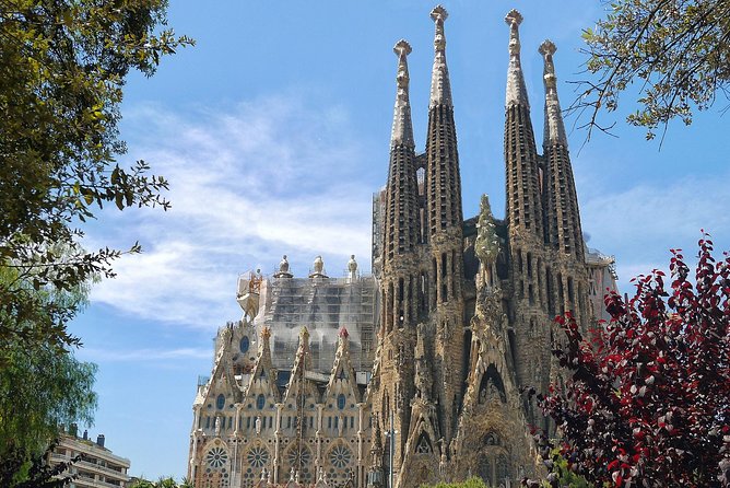 Sagrada Familia Skip the Line Tour Optional Small Group - Skip-the-line doesn’t mean skip the planning