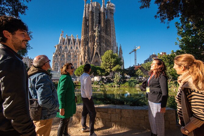 Sagrada Familia Small Group Guided Tour with Skip the Line Ticket - Meeting on Av. de Gaudí: quick logistics that prevent stress
