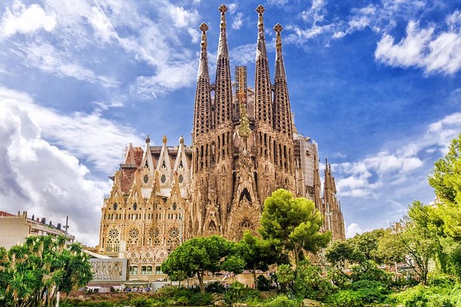 Sagrada Familia: Small Group Tour, hotel pick-up with Fast-Track - Should you book this Sagrada Familia small-group fast-track?