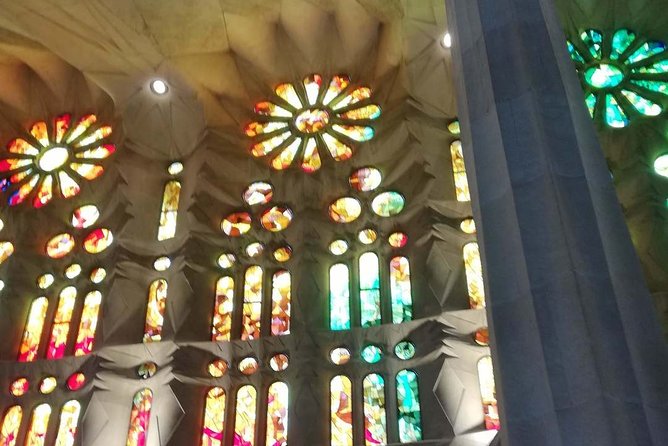 Sagrada Familia Small Group Tour with Skip the Line Ticket - Gothic + Art Nouveau, explained in plain sight