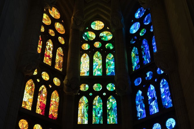 Sagrada Familia Small Group Tour with Skip the Line Ticket - Dress code: keep it simple so you don’t get stopped