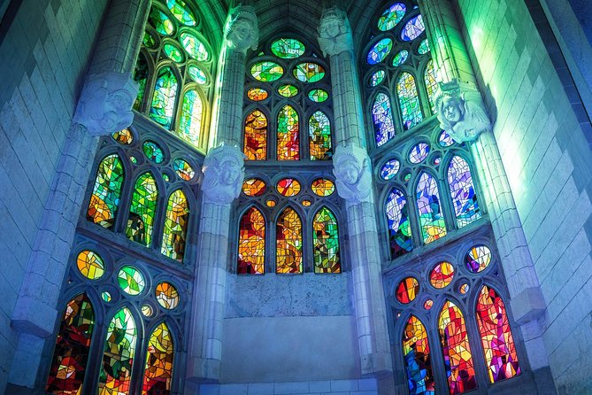 Sagrada Familia Small Group Tour with Skip the Line Ticket - Meeting point at Fanal modernista: don’t wing it