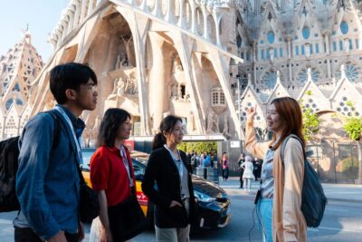 Sagrada Familia Tour with Express Entry and Local Guide - Gaudí Avenue Walk: how your guide sets the scene before you reach the facade