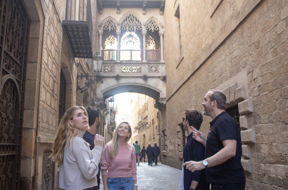 Sagrada Familia with Official Guide & Fast-Track Entry - The guide factor: what the best ones tend to do