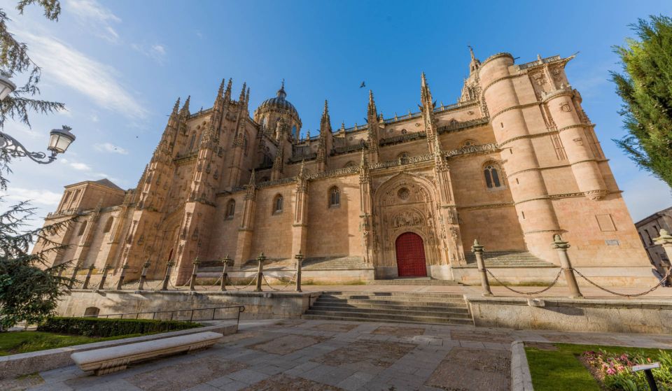 Salamanca: Cathedral of Salamanca Ticket with Audio Guide - Audio Guide and VR Experience: Using the Included Tech Without Hassle