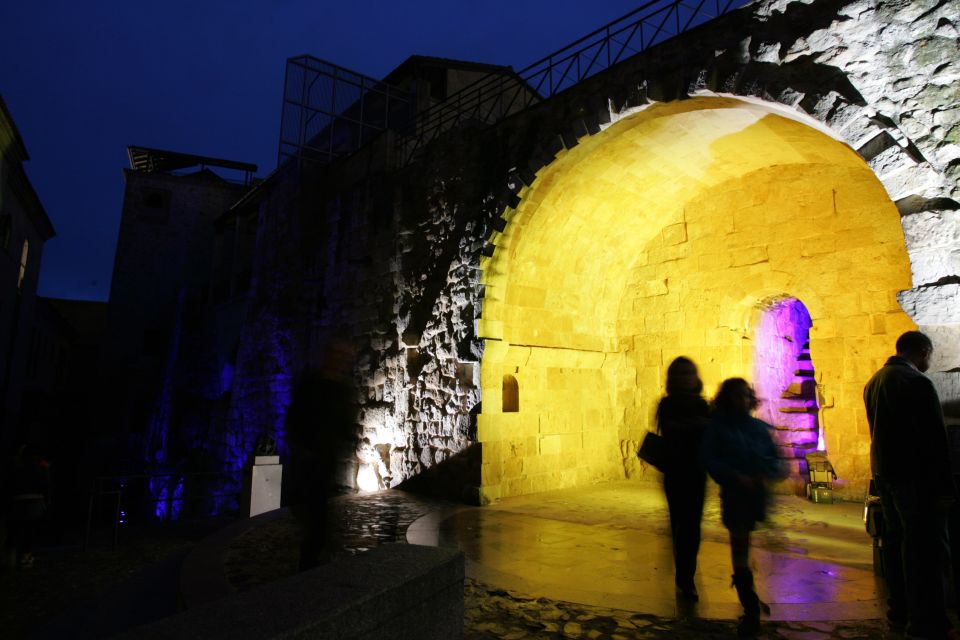 Salamanca: Local Legends Evening Walking Tour in Spanish - Why Salamanca at sunset works so well for legends