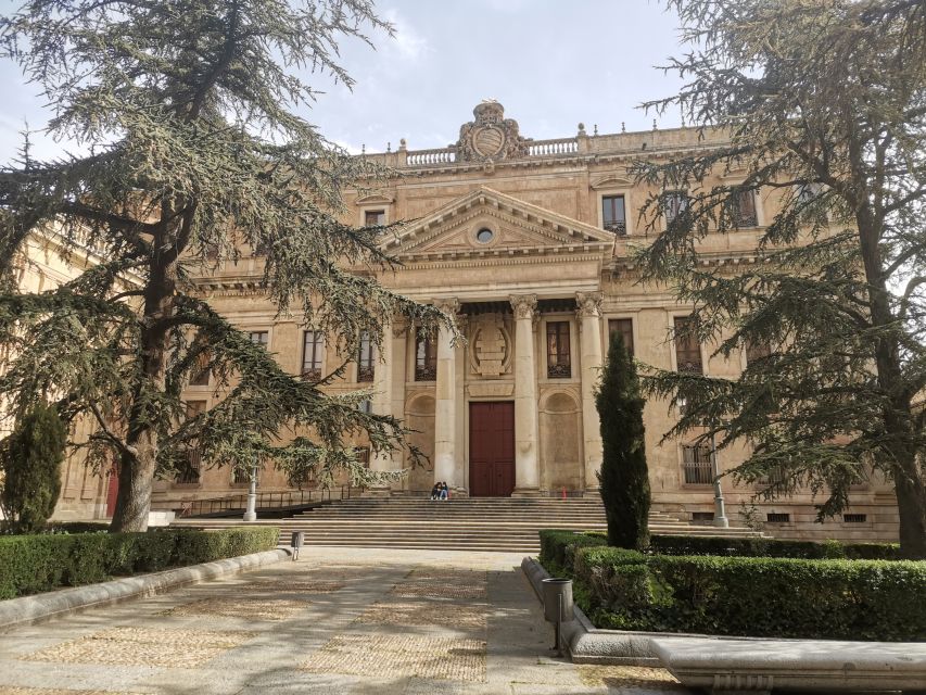 Salamanca: Monuments and Landmarks Guided Walking Tour - The Sky of Salamanca: a ceiling painting you’ll want to see twice