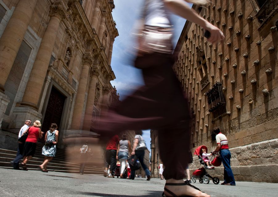 Salamanca Sightseeing Walking Tour with Local Guide. Spanish - Starting at Plaza Mayor: your orientation shortcut