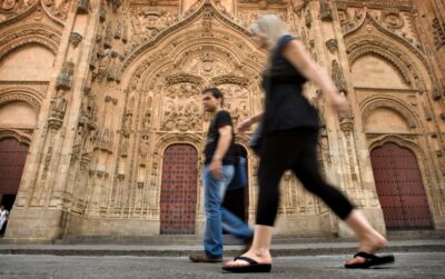 Salamanca Sightseeing Walking Tour with Local Guide. Spanish - House of Shells: a quick stop that sets the tone