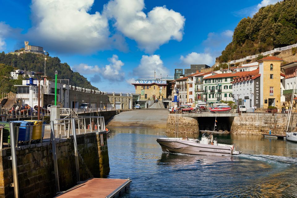 San Sebastian: 2 Bays Evening or Sunset Boat Tour with Cava - Who this tour suits best (and who should be cautious)