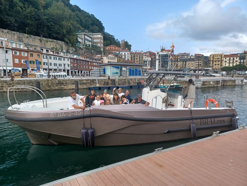 San Sebastian: 2 Bays Evening or Sunset Boat Tour with Cava - La Concha and the Urgull area: getting your bearings fast