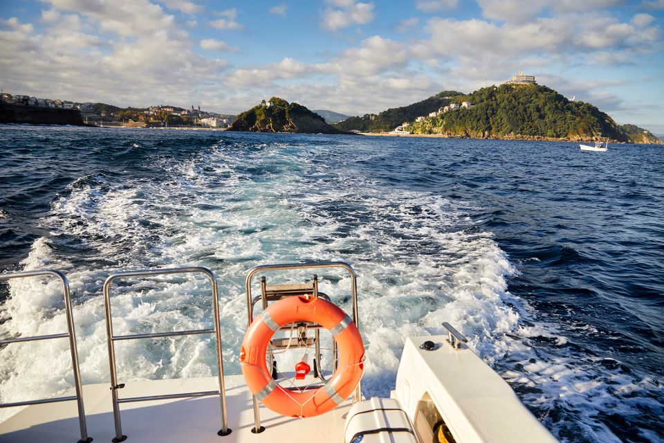 San Sebastian: 2 Bays Evening or Sunset Boat Tour with Cava - Pikachilla, Ulia, and the sea-view geology stops