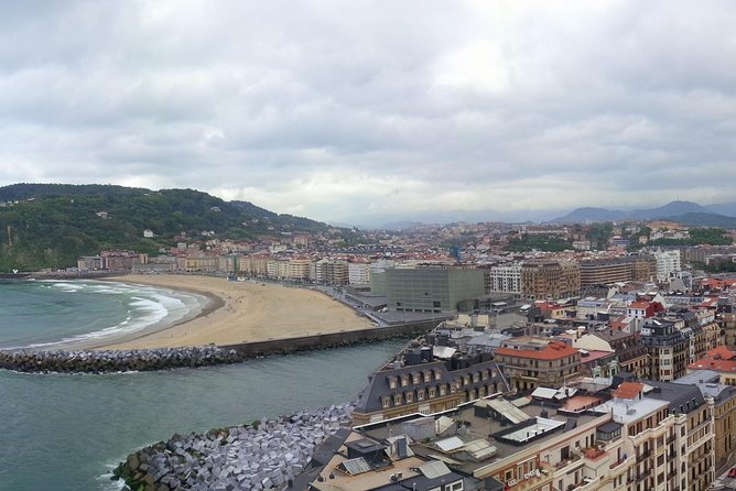San Sebastian Bike Tour - Peine del Viento and Monte Igeldo: the iconic sculpture moment