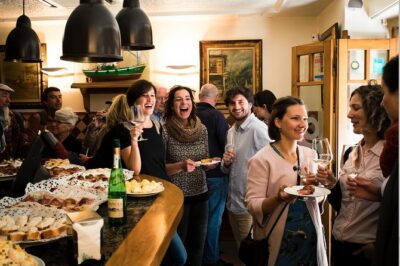 San Sebastian Evening Pintxo Tour with Wine - What You’ll Likely Taste: Seafood Classics and Meat Bites