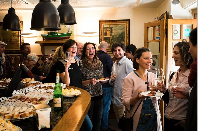 San Sebastian Evening Pintxo Tour with Wine - What You’ll Likely Taste: Seafood Classics and Meat Bites