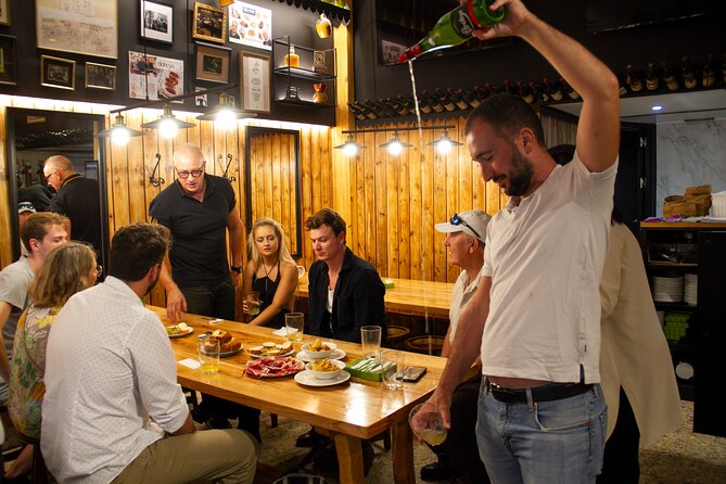 San Sebastian Food & Pintxos Tour with 12 Food & Drinks Tastings - Cider, Txakoli, Rioja, and Beer: The Drink Plan You’ll Want to Know
