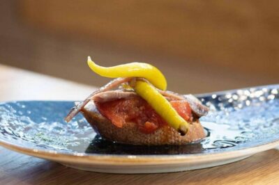 San Sebastian Food Tour: Pintxo Tasting Paired with Wines - Meeting point in the center: where to start without stress