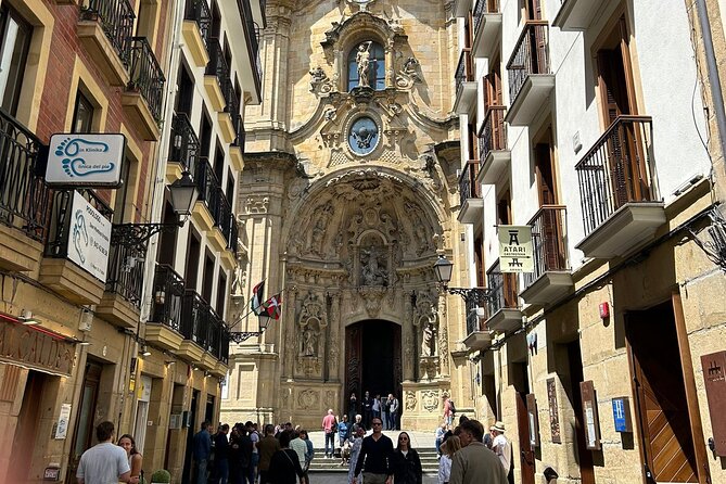 San Sebastian Food Tour: Pintxos, Drinks, and Tapas with a Local - Stop 4: Fermin Calbeton Kalea and pintxos matched with Basque drinks