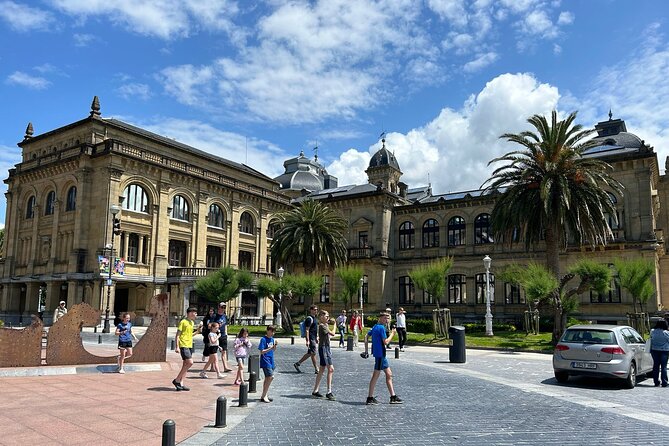 San Sebastian Food Tour: Pintxos, Drinks, and Tapas with a Local - Stop 5: Church San Vicente and the Basque cheesecake finish