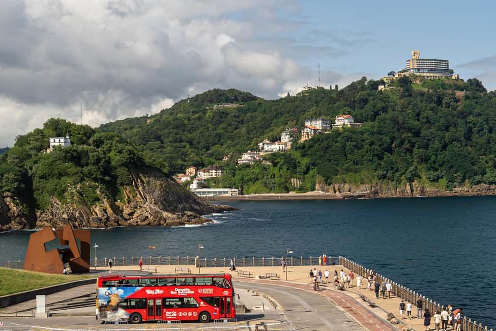 San Sebastian: Hop-On Hop-Off City Tour Bus - Parte Vieja, Belle Époque streets, and the city’s classic “arrive and orient” feeling