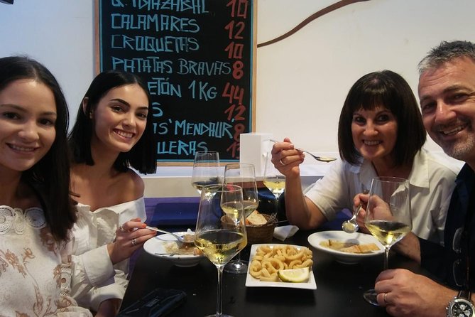 San Sebastian Pintxos Tour for Gourmets in the Old Town - Entering Parte Vieja the smart way