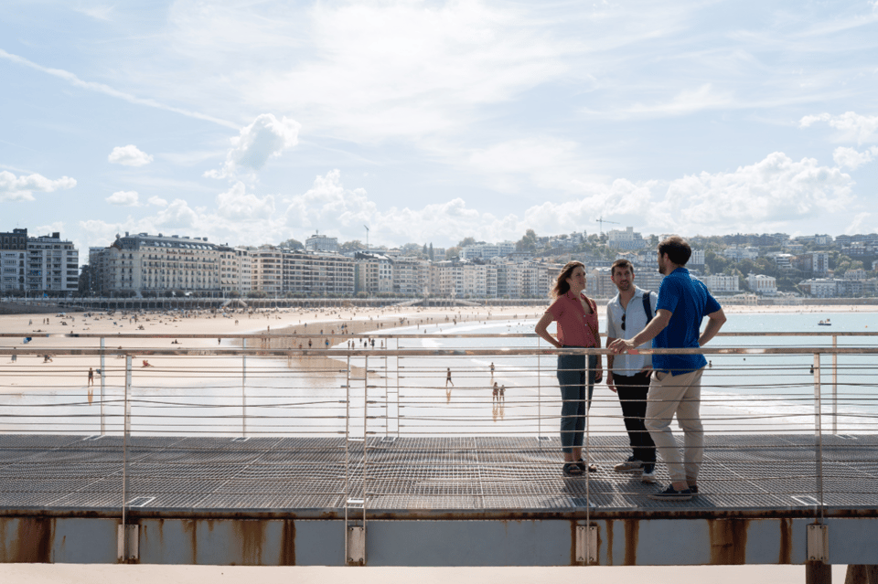 San Sebastian: Walking Tour with Pintxo and Drink - Starting at the San Sebastián Tourism Office: the easiest way to map town