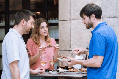 San Sebastian: Walking Tour with Pintxo and Drink - Boulevards, theatres, and Belle Époque hotels: seeing why the city looks the way it does