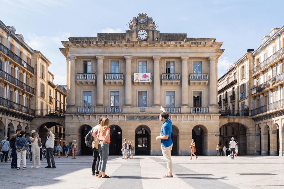 San Sebastian: Walking Tour with Pintxo and Drink - Language, pace, and group size: why it feels personal even in a short tour