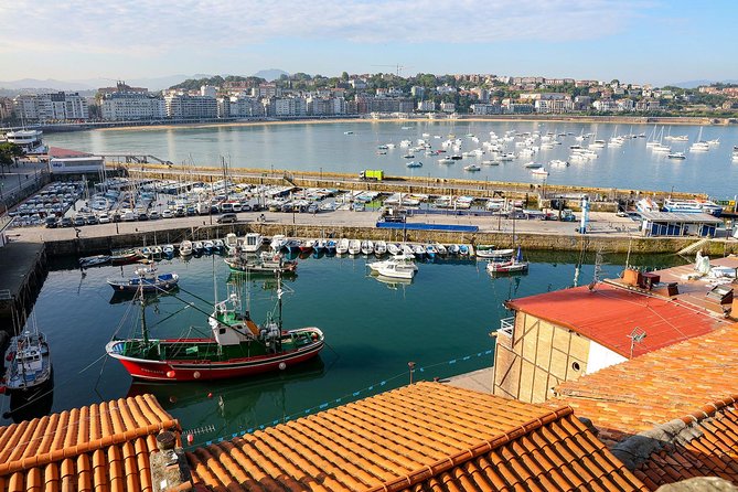San Sebastian walking tour with pintxo and drink option - Group size, guide style, and the English factor