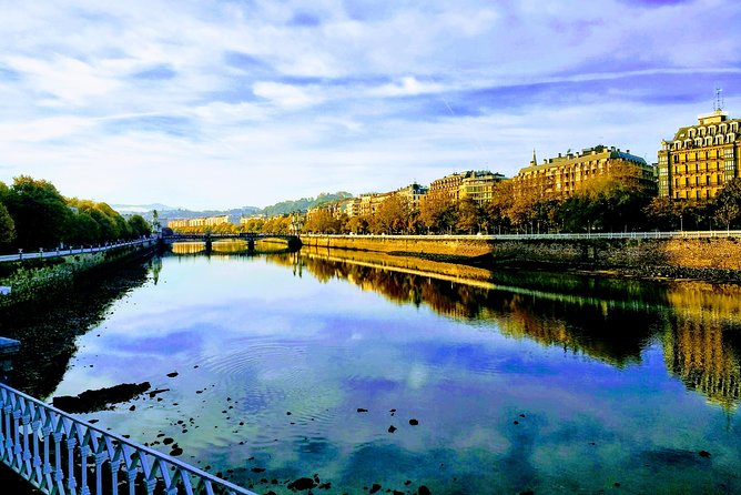 San Sebastian walking tour with pintxo and drink option - Weather and walking reality in San Sebastián