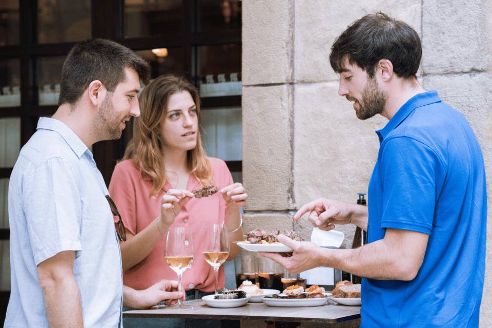 San Sebastian: Walking Tour with Pintxo and Drink - Boulevards, theatres, and Belle Époque hotels: seeing why the city looks the way it does