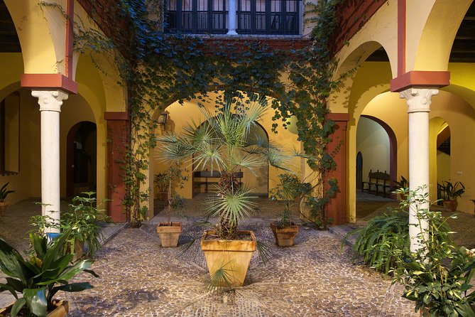 Santa Cruz Jewish Quarter Guided Tour in Seville - Stop 5: Plaza de las Cruces—A Familiar Name, a Local Pause
