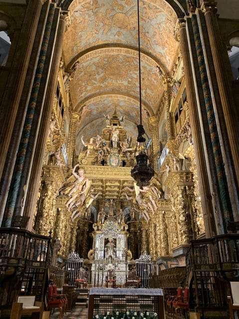Santiago de Compostela Cathedral and Museum Guided Tour - The Main Event Inside the Cathedral: Naves, Chapels, and the Tomb