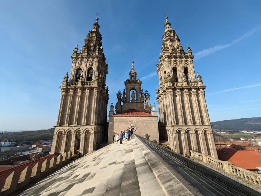 Santiago de Compostela: Cathedral & Carraca Tower Roofs Tour - Praza do Obradoiro Start: the Blue Umbrella Meeting Point